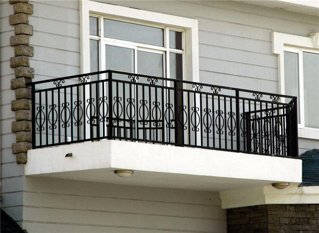 高层阳台护栏用什么材料好 高层阳台护栏材料选择