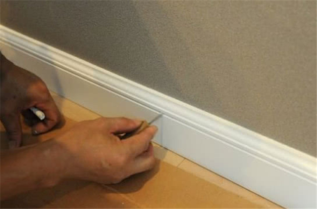 踢脚线要凸出还是与墙面齐平 其实还可以直接刷漆