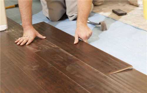 木地板贴法有几种 铺实木地板要注意什么