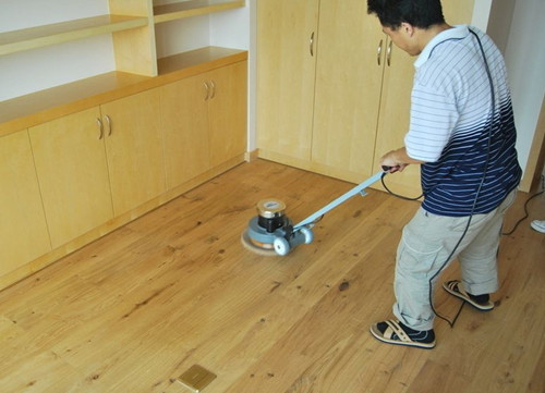 实木地板翻新步骤 实木地板如何保养