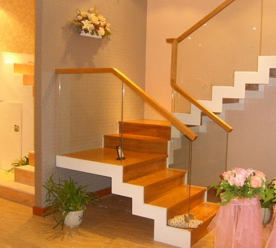 家居楼梯的材质种类 家居楼梯选购技巧