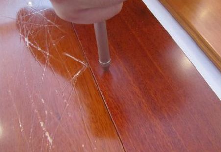怎么修复地板 地板修复划痕技巧
